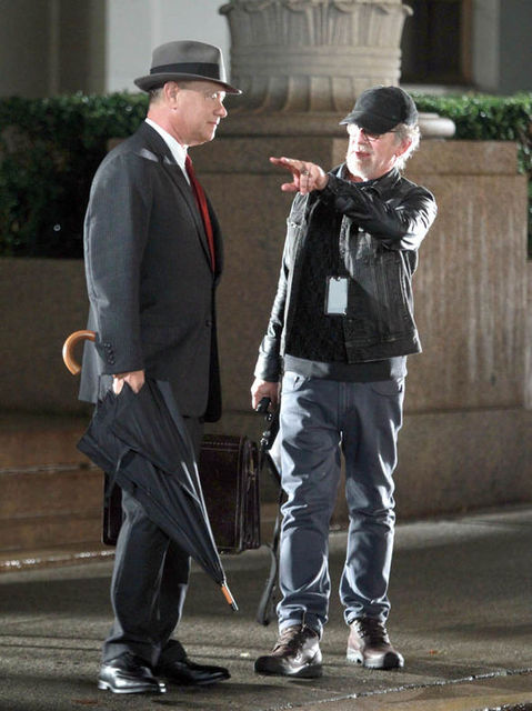 steven-spielberg-on-set-with-tom-hanks-341335_zpsexgdbxx4